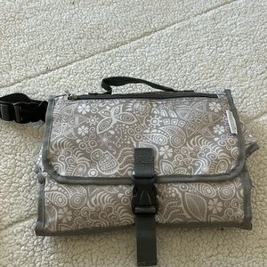 Suessie Diaper Changing Station NWOT in excellent condition